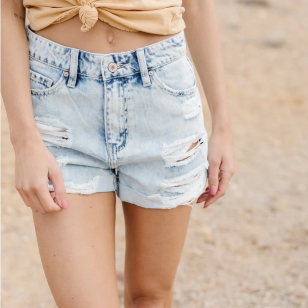 NWT- KanCan- Distressed Whitewash Denim Shorts- Last One!- Size 3/25